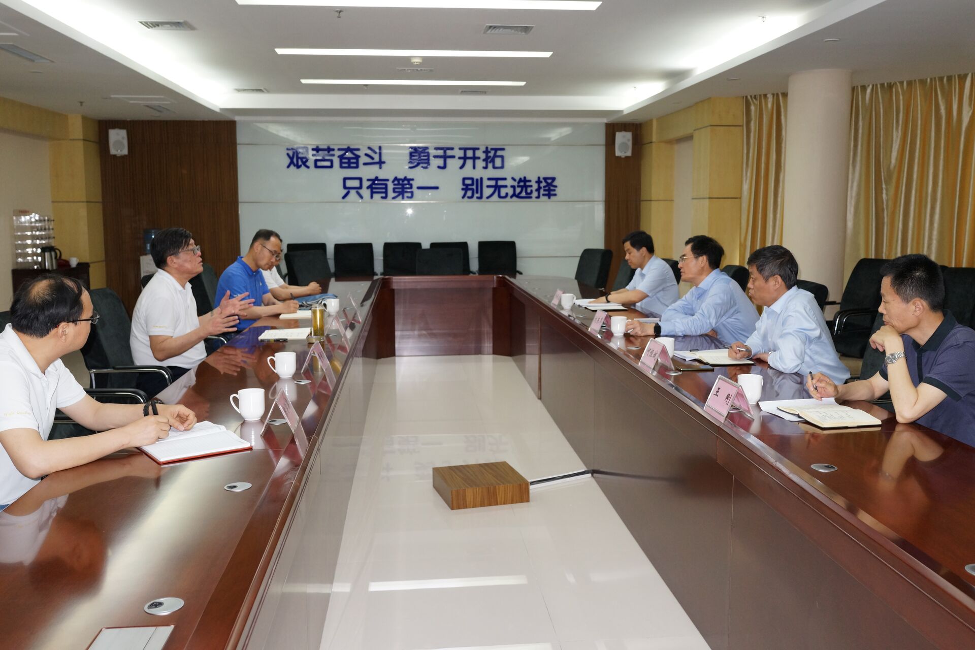 淄博市政协党组副书记、副主席刘东军一行来球速调研